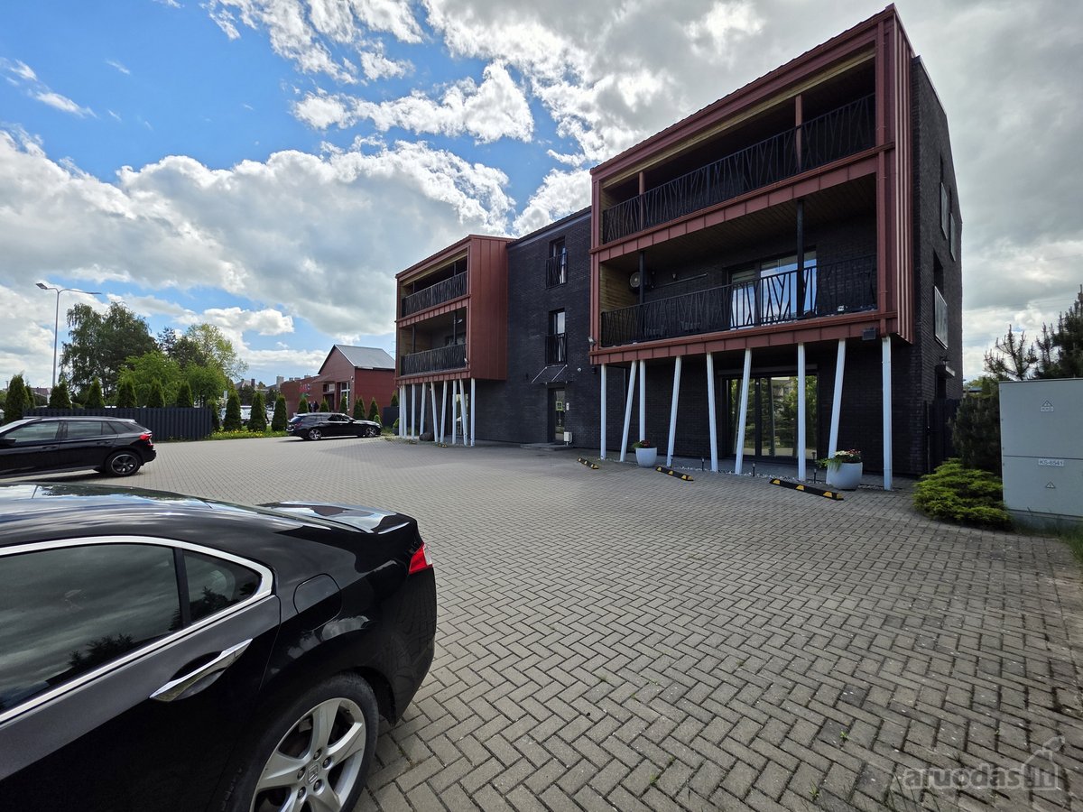 Parduodamas Erdvus, Aukštų Lubų Butas -