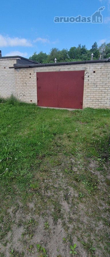 Parduodamas tvarkingas, sausas garażas 26