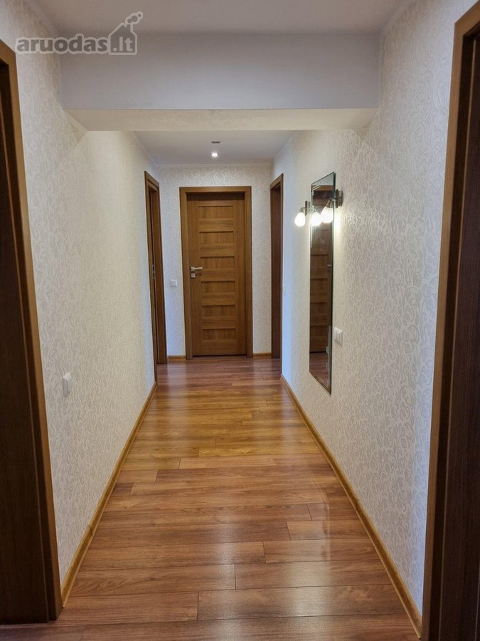 Parduodamas šviesus, erdvus 3 kambarių butas