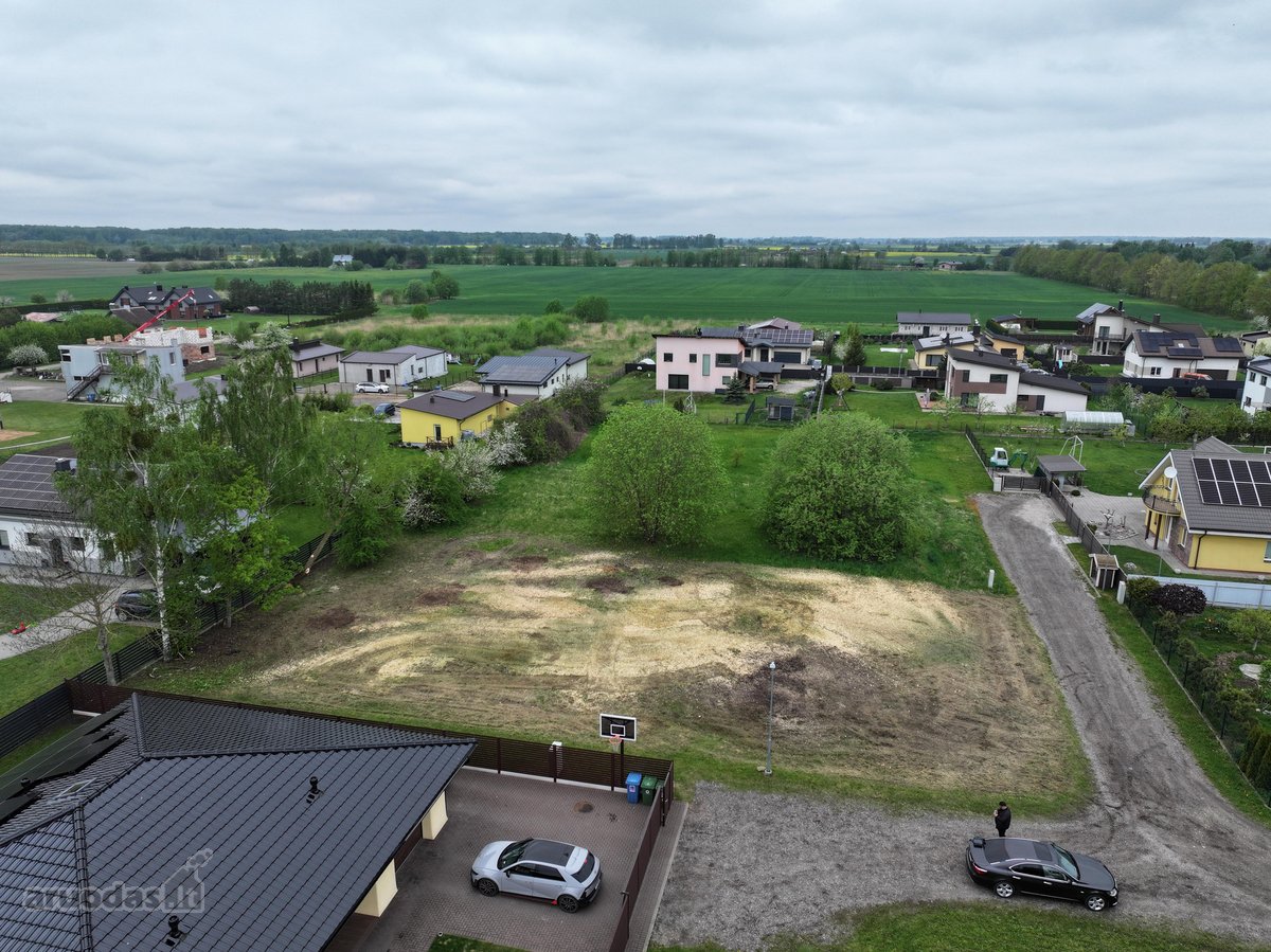 Parduodamas 13,34 arų kampinis namų valdos