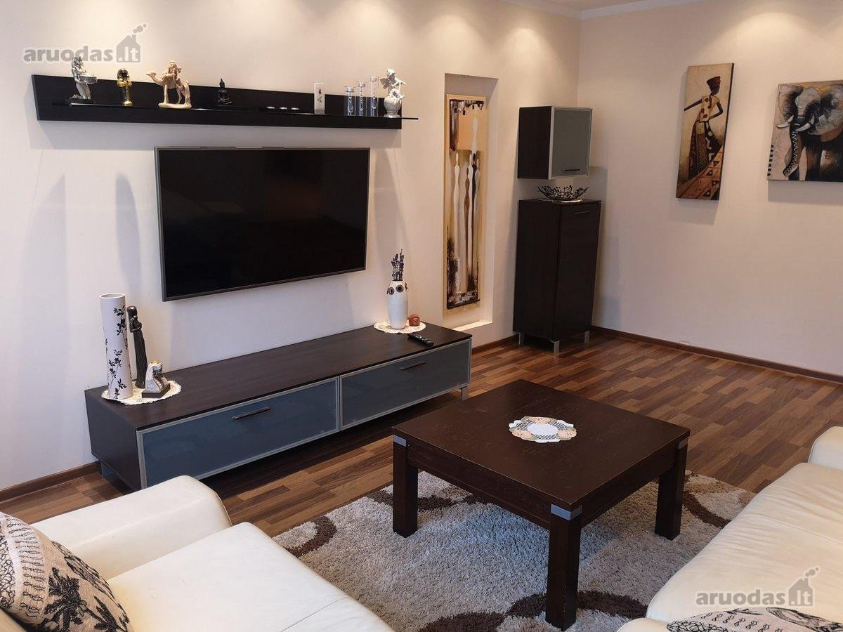 Parduodamas šviesus, tvarkingas 3 kambarių butas.