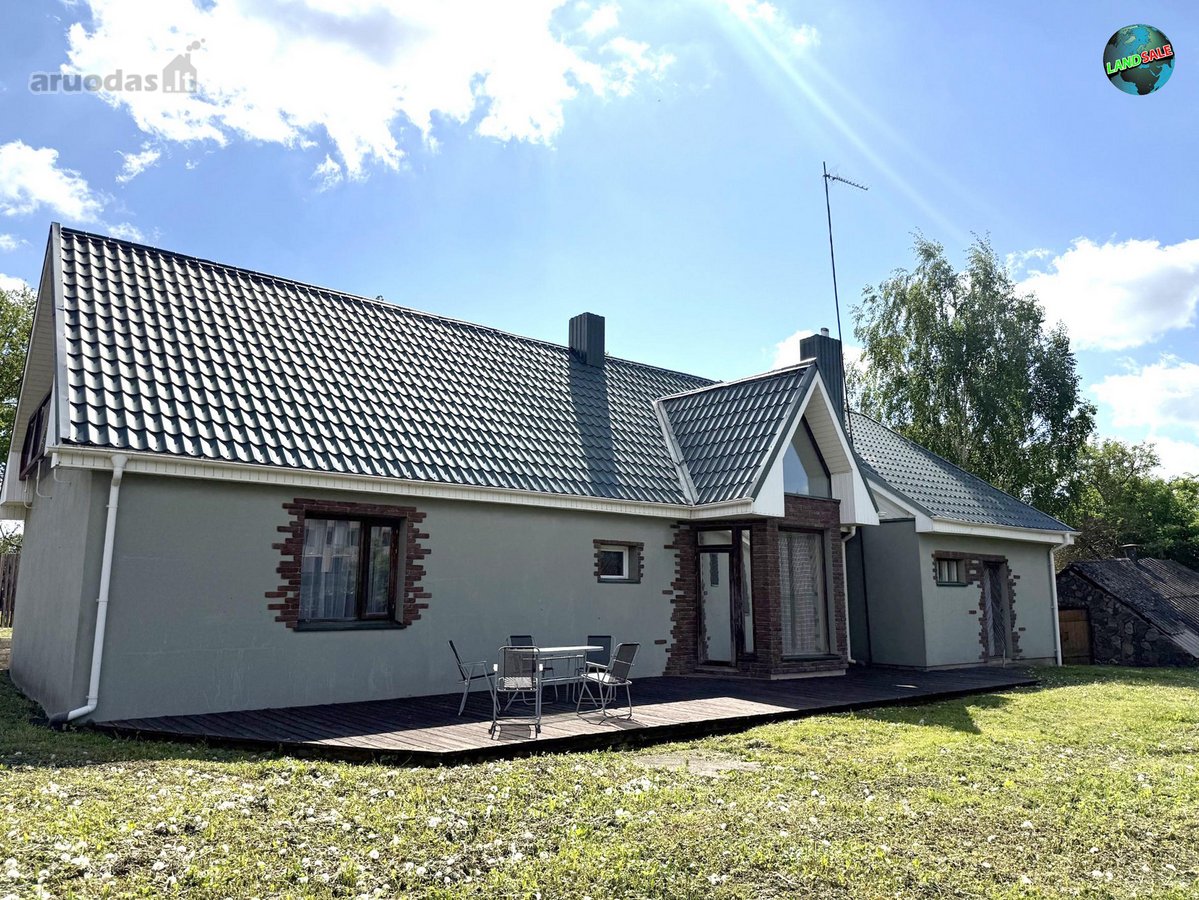Parduodamas mūrinis namas su mansarda ir namų - nuotraukos Nr. 2