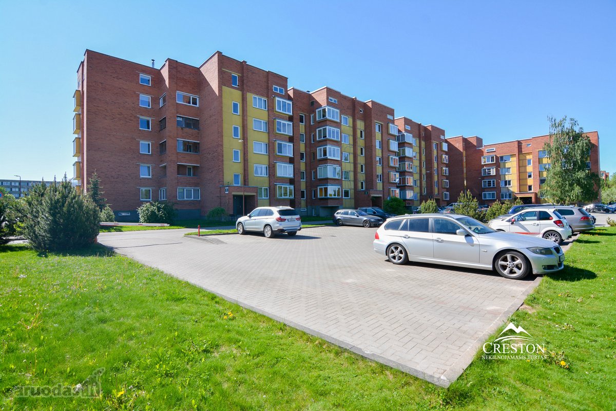 Parduodamas šviesus 108,47 kv. m 4 kamb.
