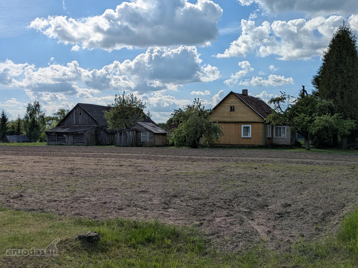 Parduodama sodyba apsupta gamtos ir visiškos