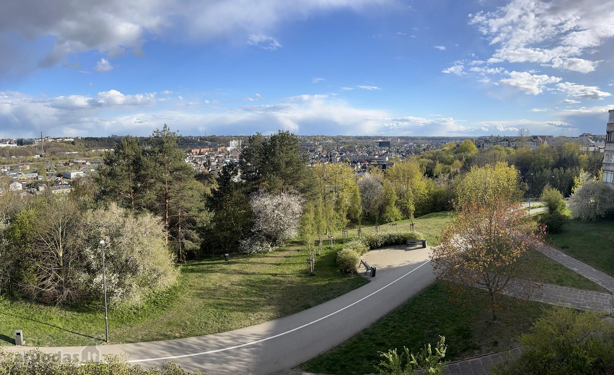 Parduodamas butas su nuostabia panorama ant kalno.