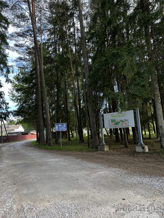 Namas yra nepravaziuojamoje gatvėje, šalia - nuotraukos Nr. 12