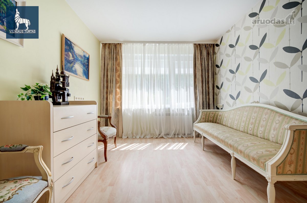 Parduodamas erdvus 3 kambarių butas – rami