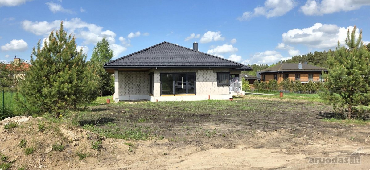 Parduodamas vieno aukšto namas itin