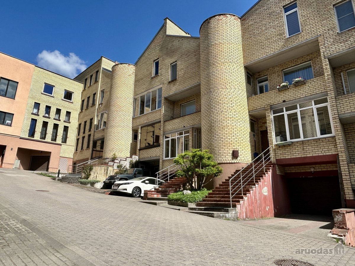 Parduodamas labai erdvus butas su garažu - nuotraukos Nr. 24