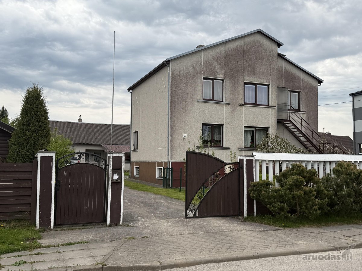 S.daukanto gatvėje Kretingoje parduodama pusė
