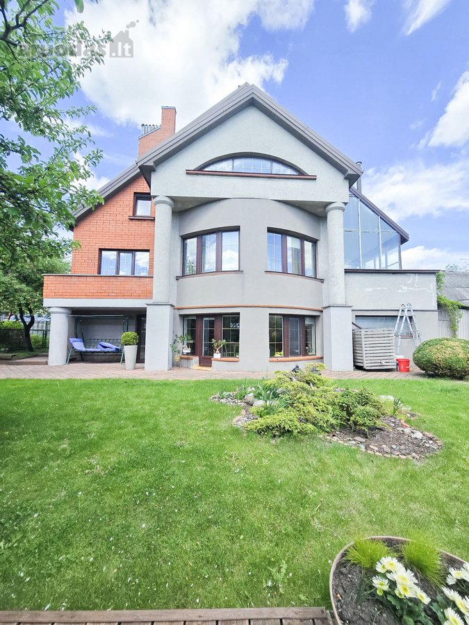 Parduodamas 2 Aukštų Su Cokoliniu Aukštu Ir