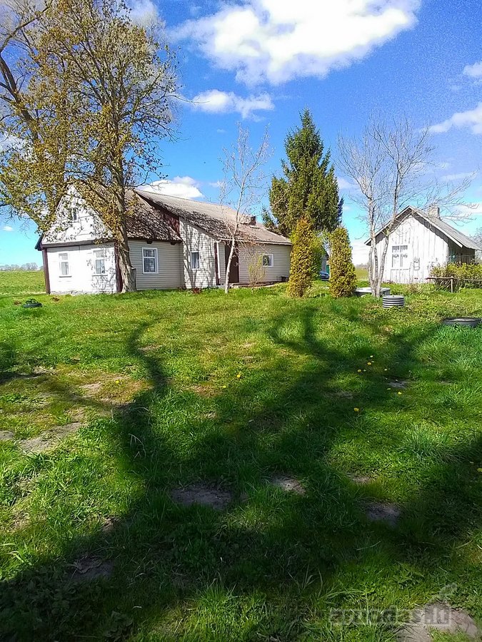 Parduodama jauki sodyba ramioje vietoje,