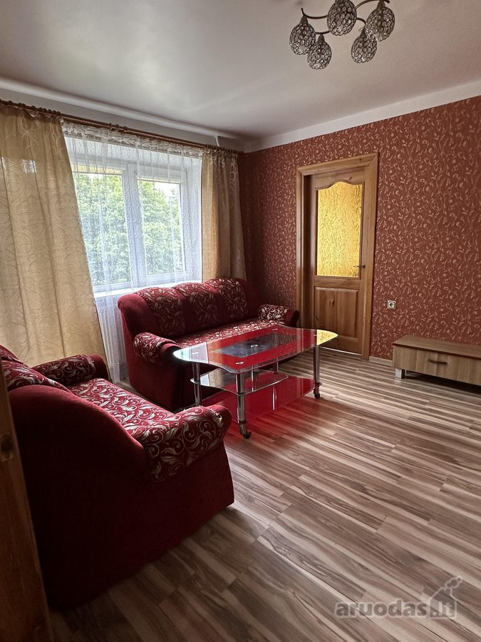 Tvarkingas 3 pereinamų kambarių kampinis