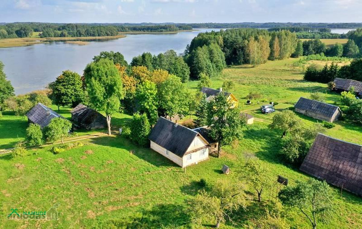 Parduodama sodyba ežerų apsuptyje, ant