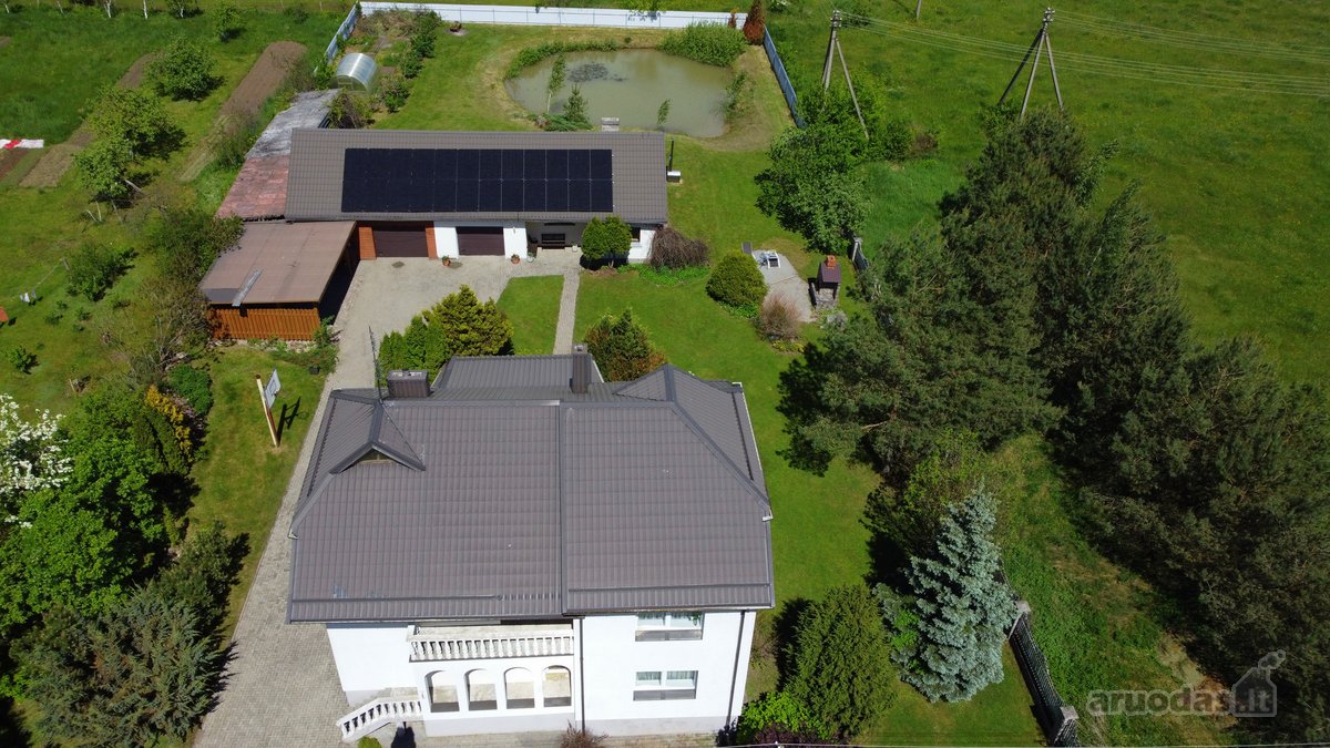 Parduodama išskirtinė namų valda su renovuotu - nuotraukos Nr. 4