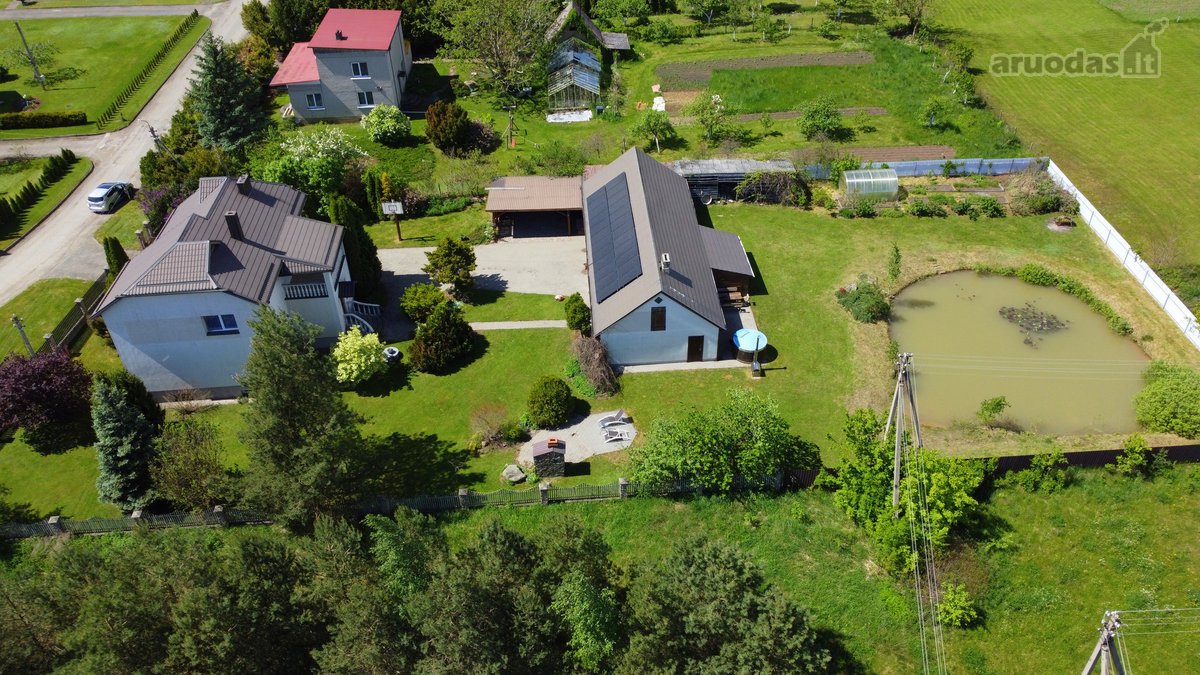 Parduodama išskirtinė namų valda su renovuotu - nuotraukos Nr. 2