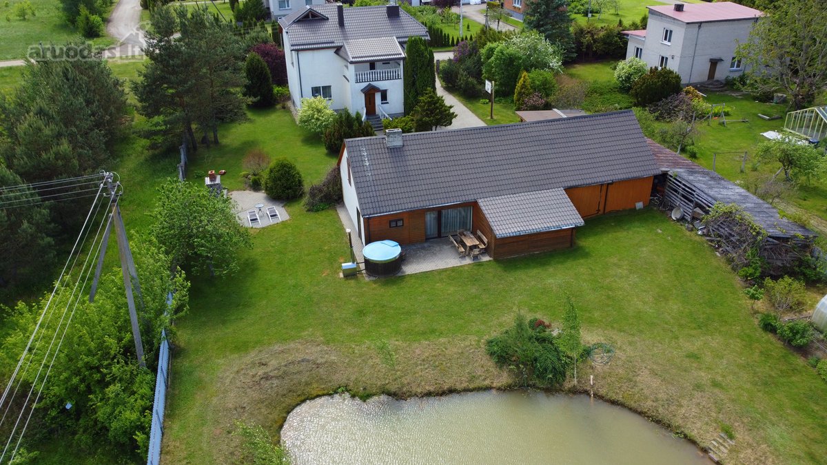 Parduodama išskirtinė namų valda su renovuotu - nuotraukos Nr. 3