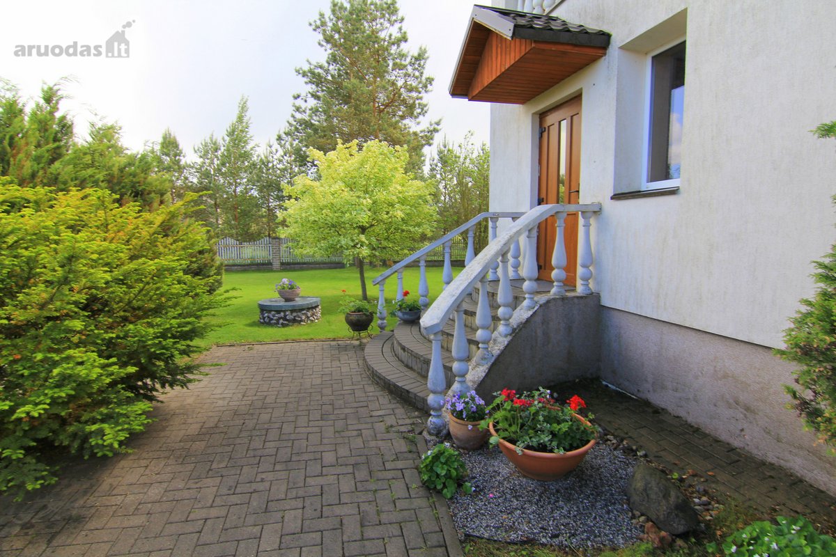 Parduodama išskirtinė namų valda su renovuotu - nuotraukos Nr. 8