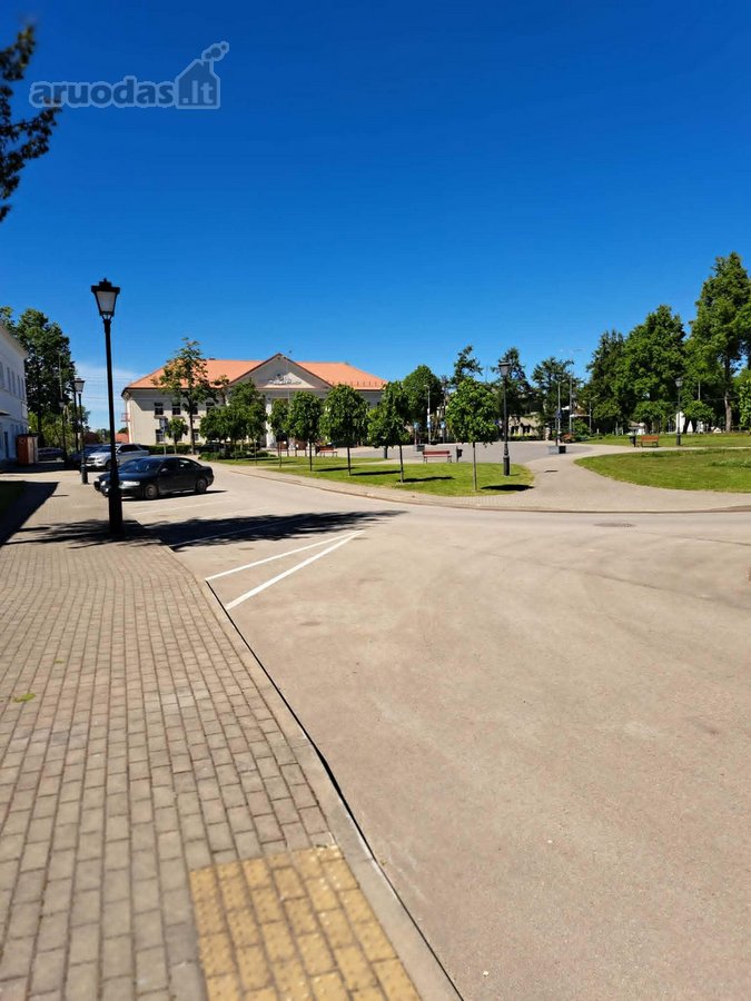 Pačiame Varnių miestelio centre parduodamas 3