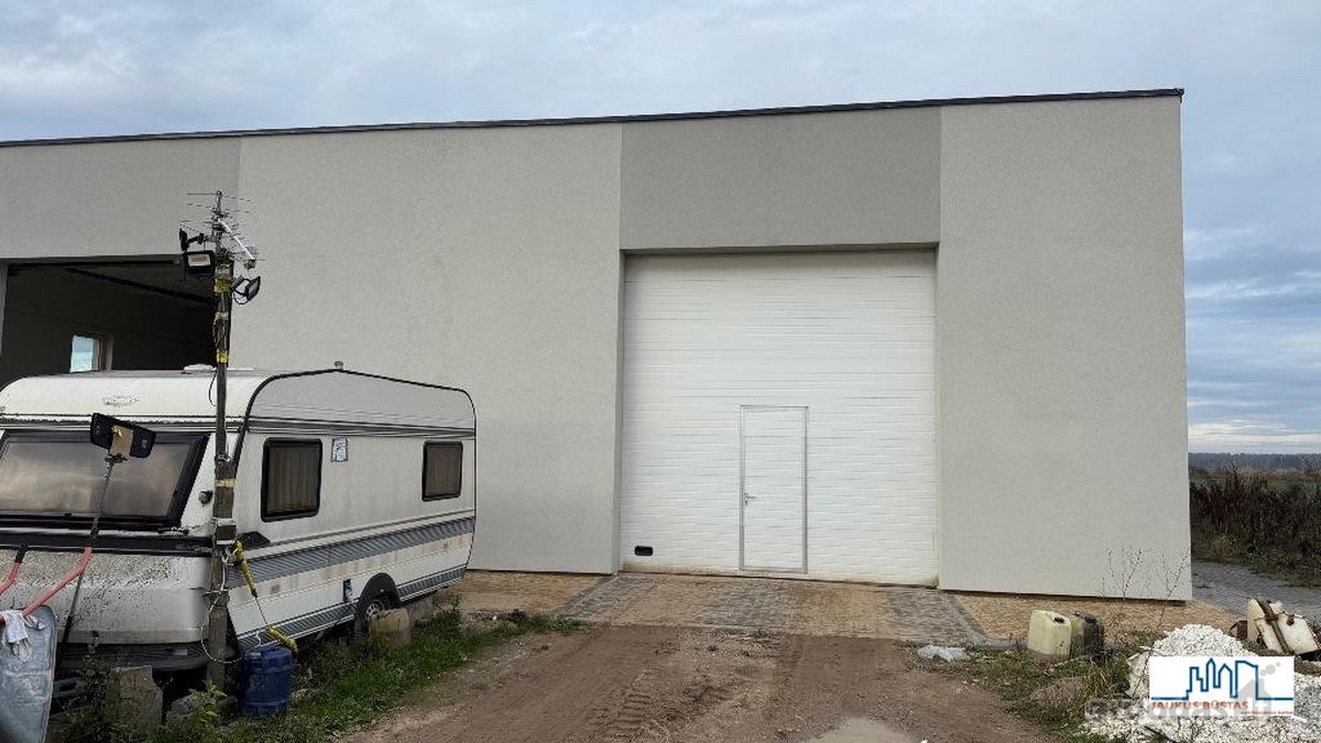Išnuomajamos 320m² bendrojo ploto patalpos.