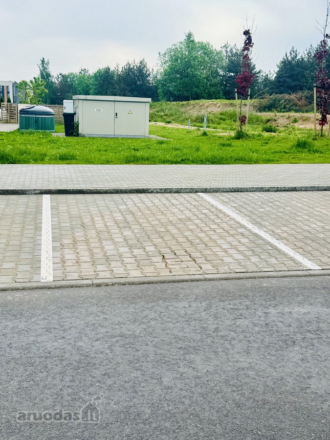 Parduodama antžeminė automobilio parkavimo
