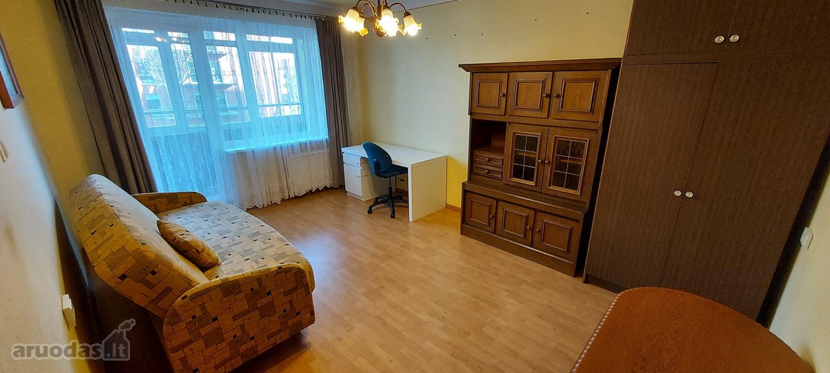 Išnuomojamas keturių kambarių butas,