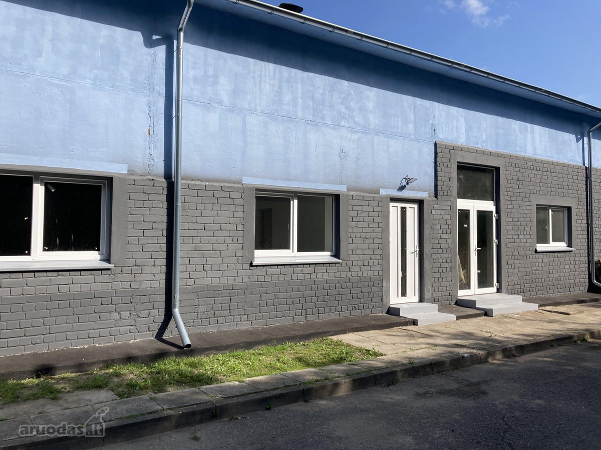Išnuomojamos 29, 48 m2 su atskiru įėjimu.
