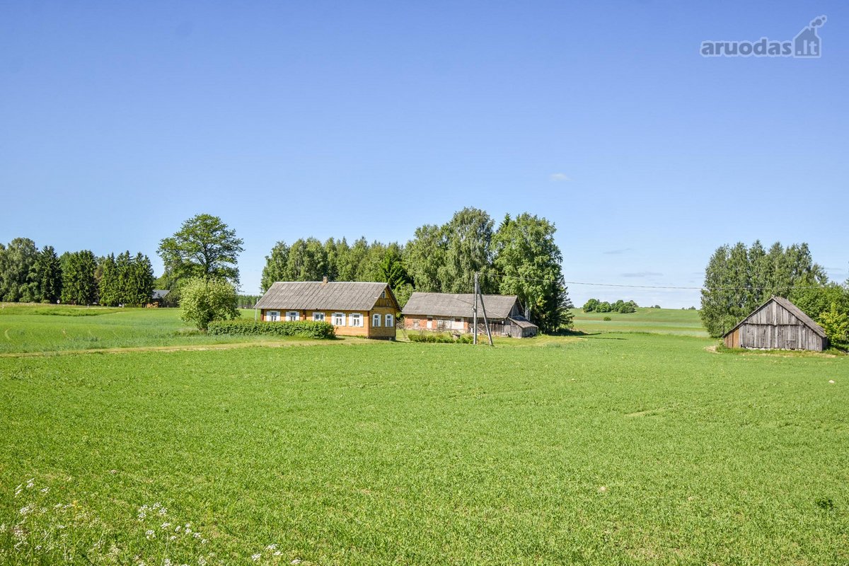 Sodyba 8,5 ha sklype šalia vandens telkinio