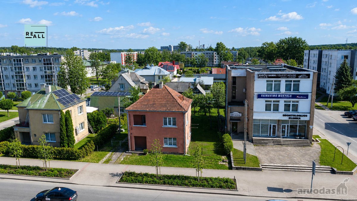 Parduodamas Erdvus Mūrinis Namas Strategiškai