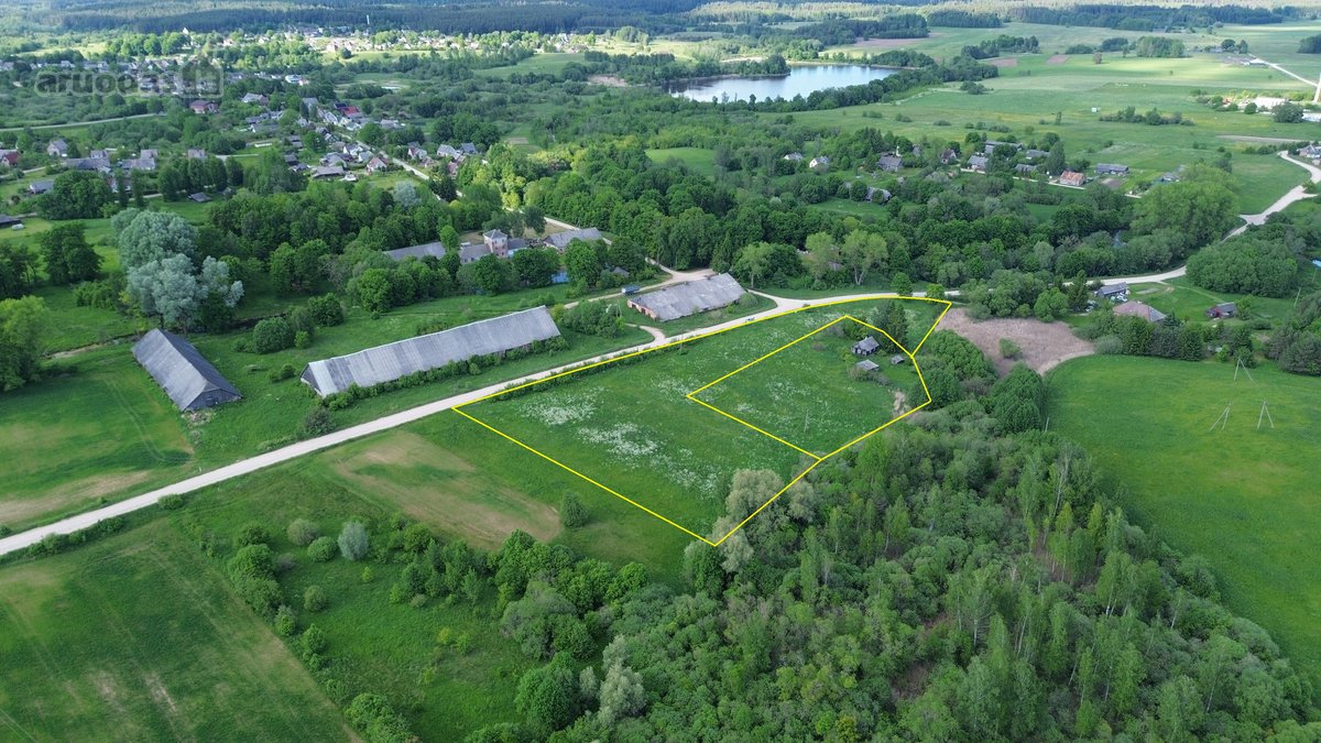 Parduodama sodyba su 1,47 ha žemės sklypu