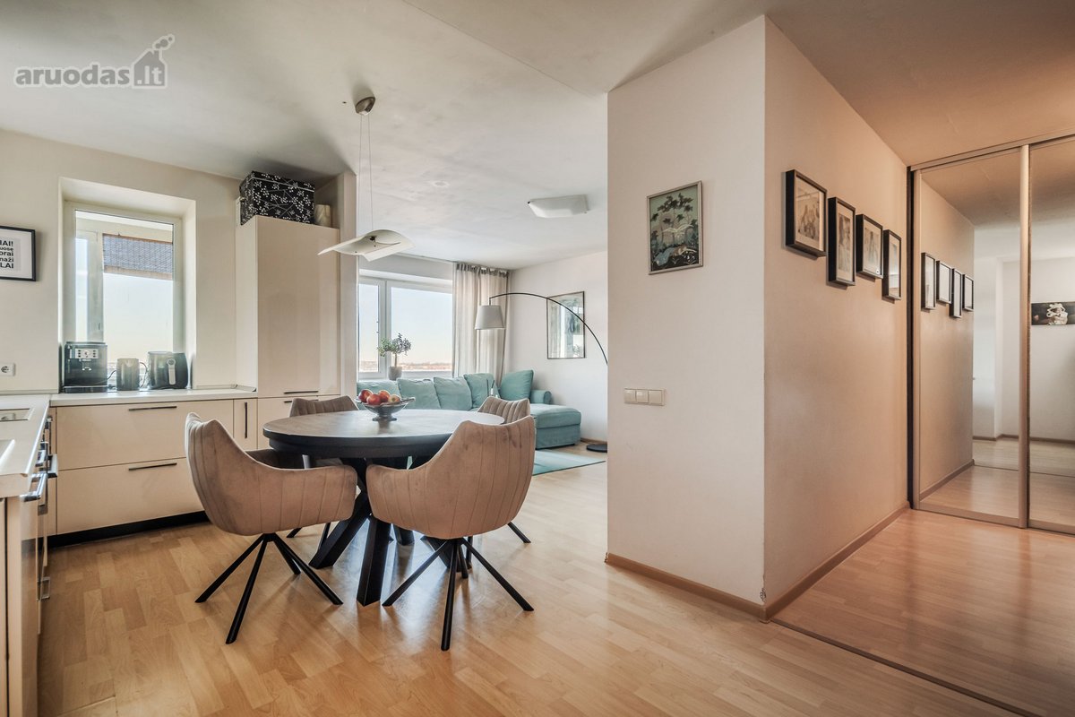 Erdvus 3 Kambarių Butas Viršutiniame Aukšte