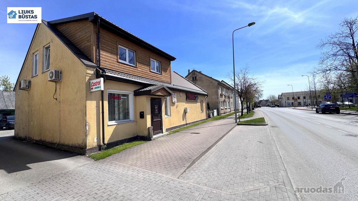 Parduodamas 204 kv.m. namas senamiesčio