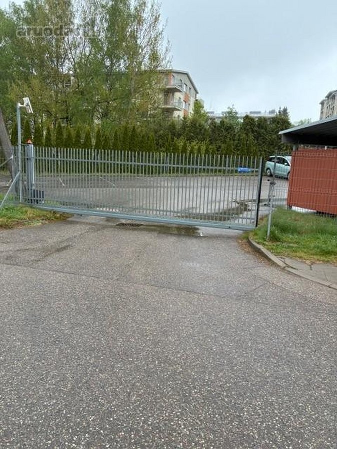 Parduodama parkingo vieta po stogu,