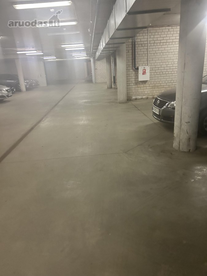 Parduodama požeminiame garaže vieta.