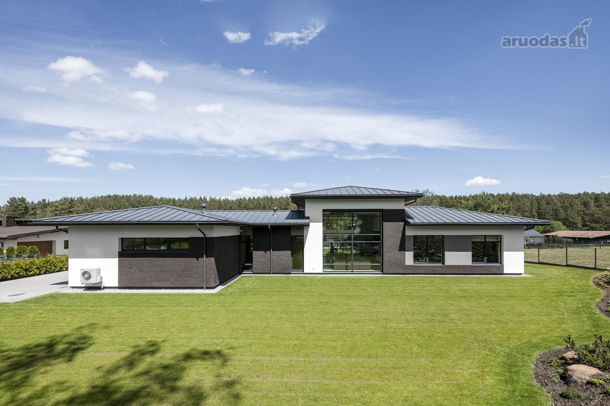 Išskirtinės architektūros namas prie upės - nuotraukos Nr. 6