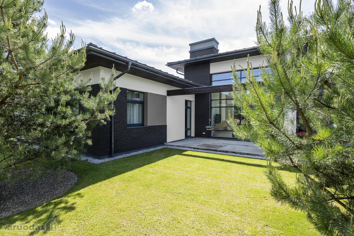 Išskirtinės architektūros namas prie upės - nuotraukos Nr. 2