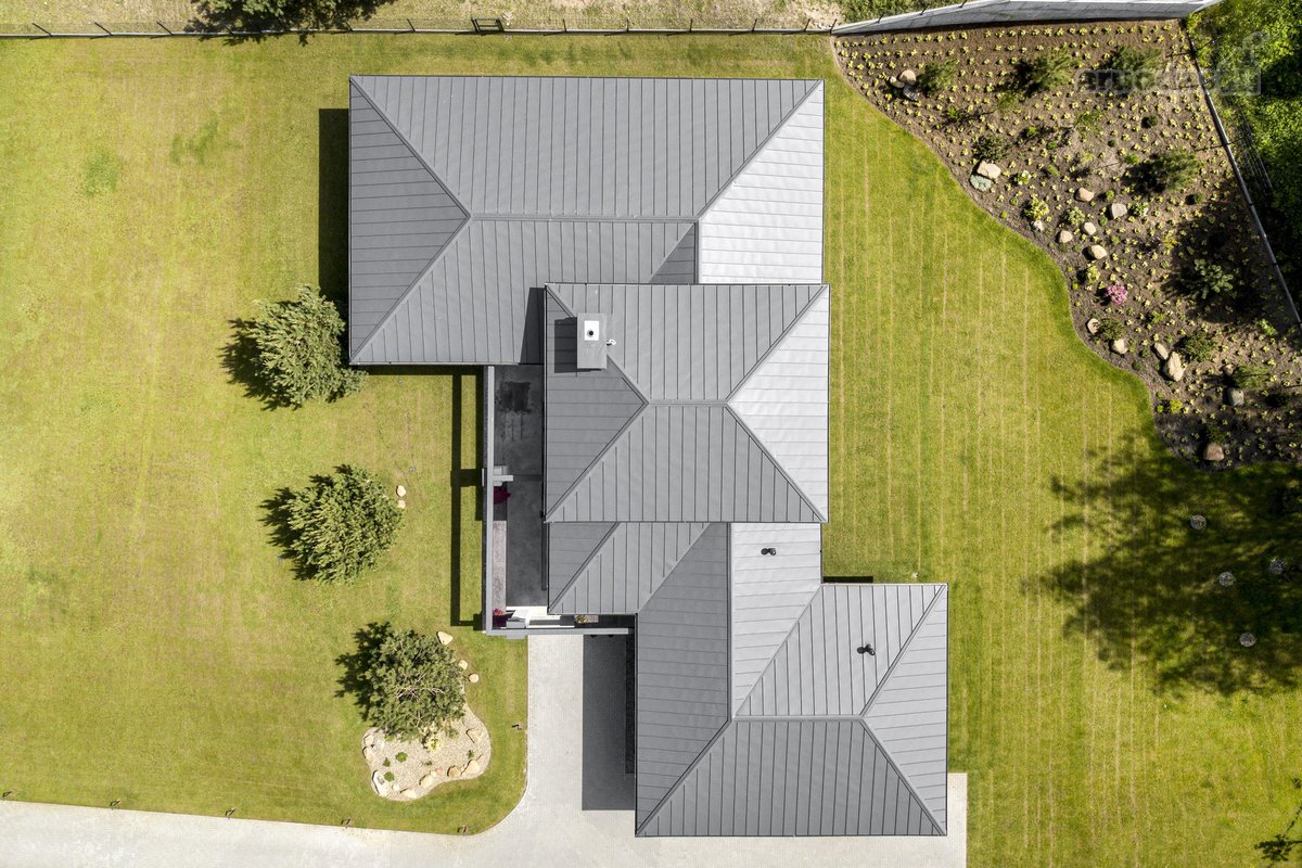 Išskirtinės architektūros namas prie upės - nuotraukos Nr. 9