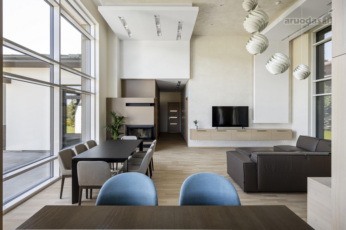 Išskirtinės architektūros namas prie upės - nuotraukos Nr. 11