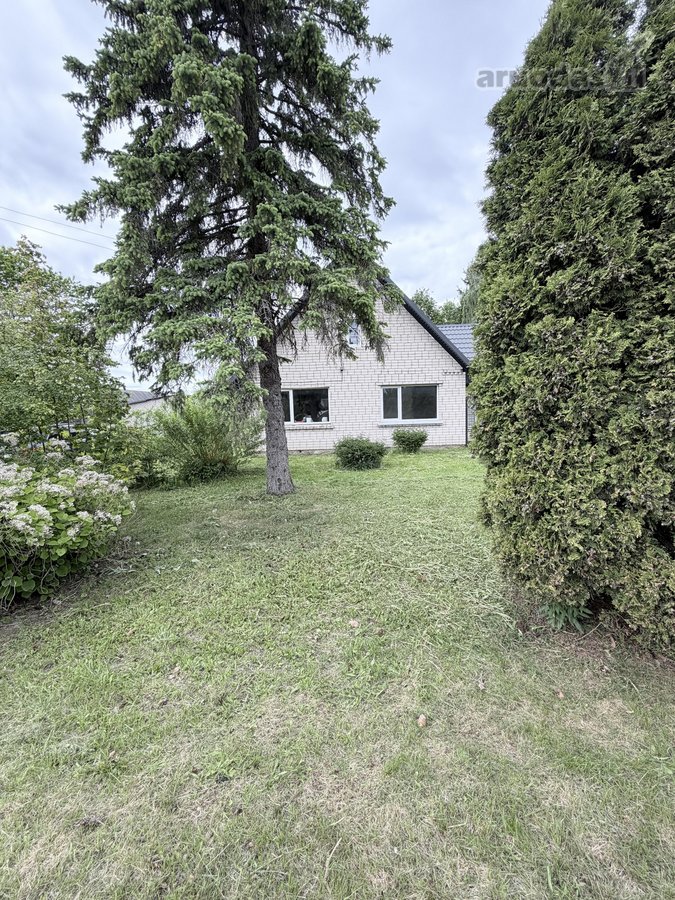 Parduodamas mūrinis gyvenamasis namas