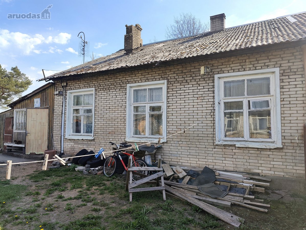 2 kambarių butas su dalimi žemės sklypo 