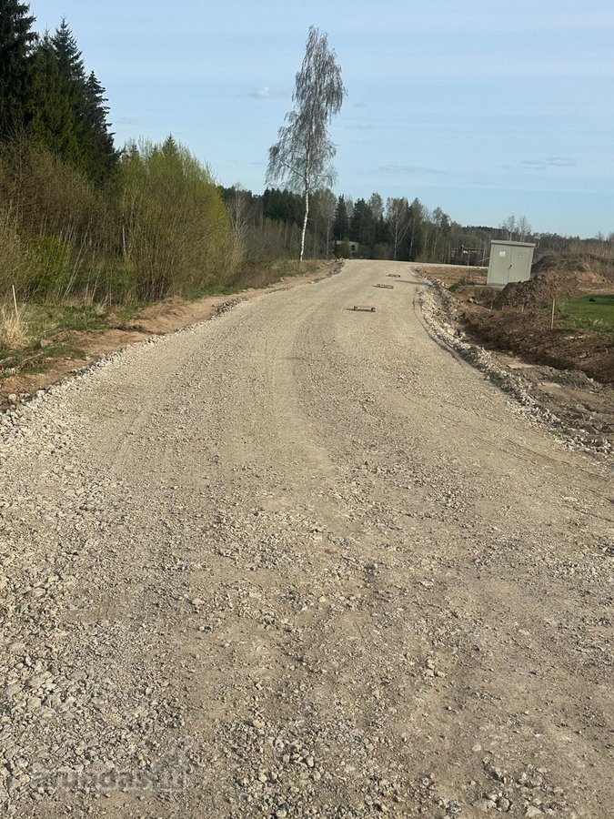 Parduodami namų valdos sklypai nuo 8 iki 17 arų.