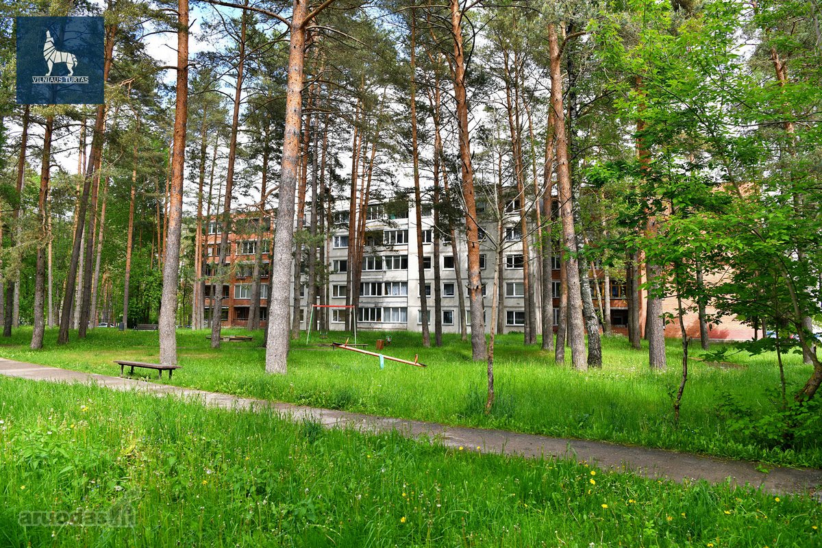 Parduodamas erdvus 3 kambarių butas su rūsiu