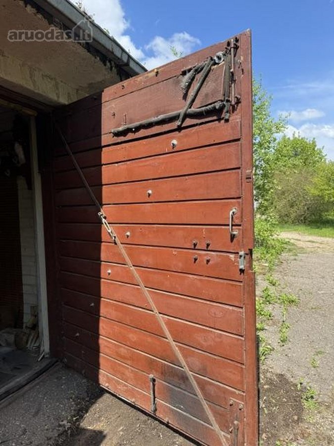 Parduodamas garažas su duobe ir rūsiu, adresu