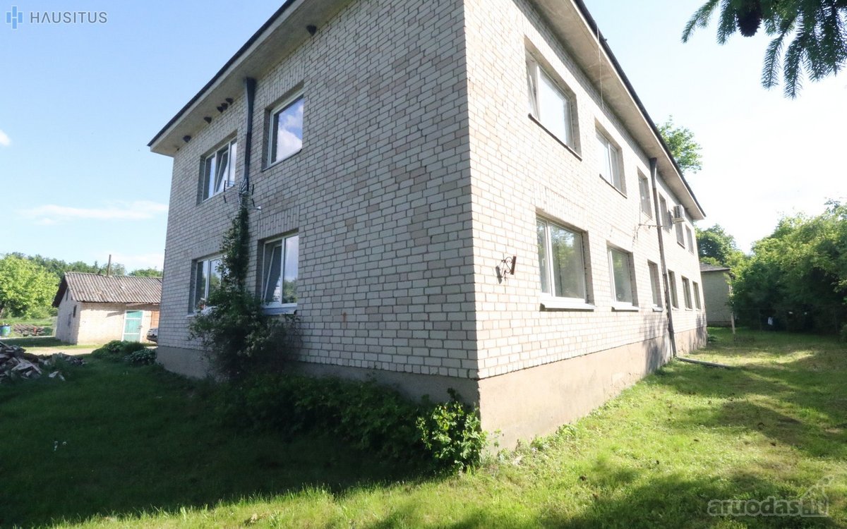 Parduodamas Trijų Kambarių Butas Šalia