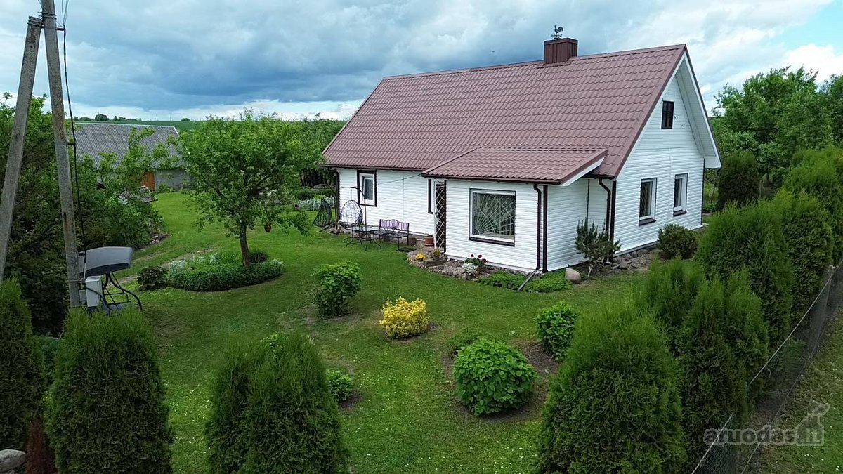 Parduodama rąstinė vieno aukšto sodyba su