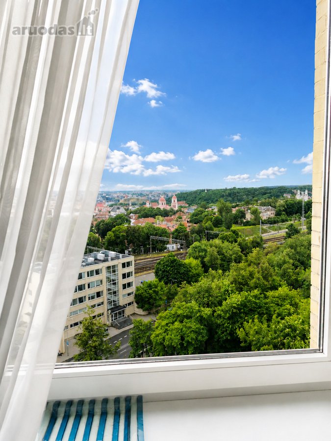 Parduodamas erdvus 4 kambarių butas su