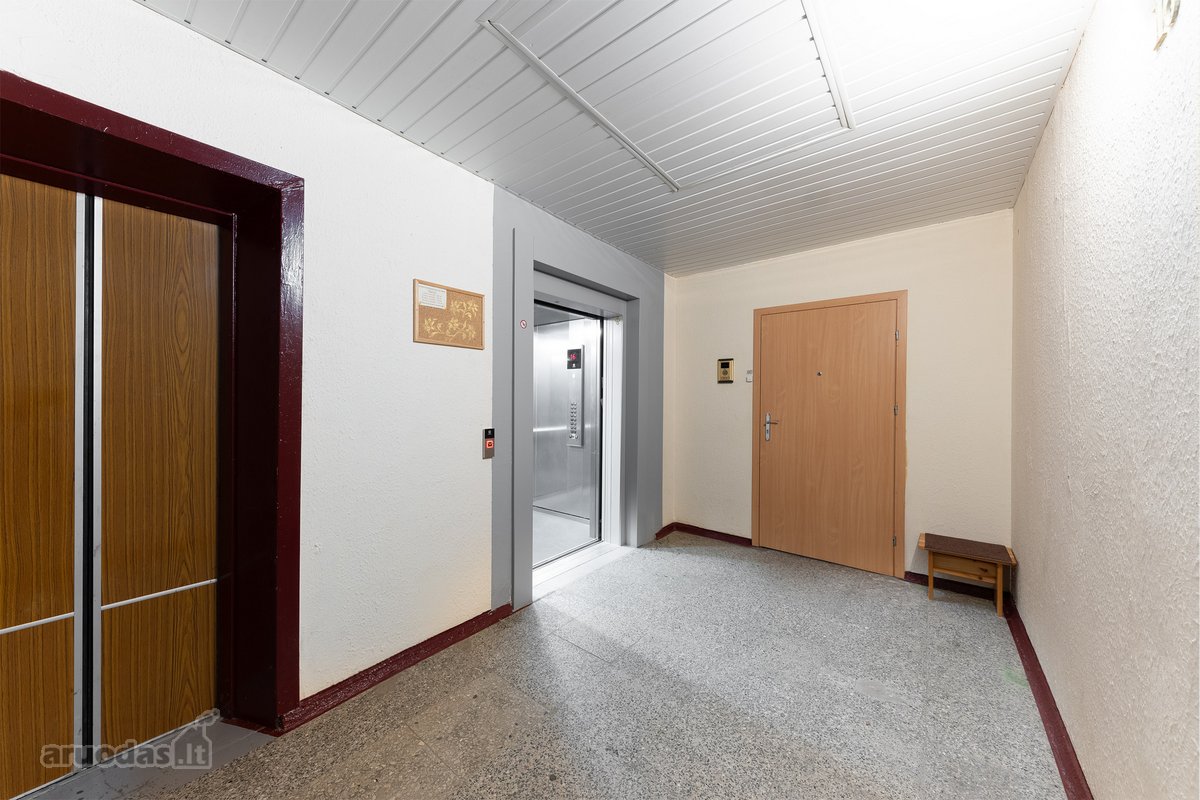 Parduodamas šviesus ir erdvus 3 kambarių - nuotraukos Nr. 31