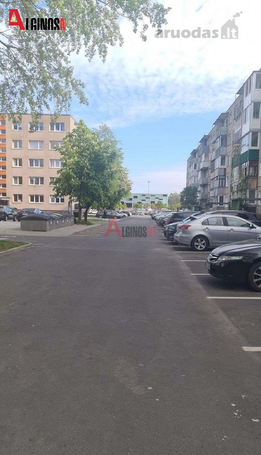 Klaipėdoje, Taikos pr. parduodamas dviejų