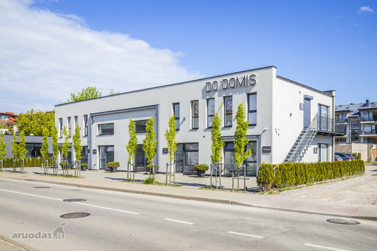 Parduodamos Moderniai Įrengtos Komercinės