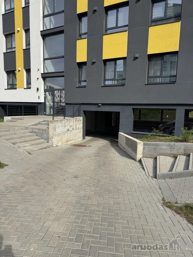 Parduodamas parkingas, šiuo metu nuomojamas.